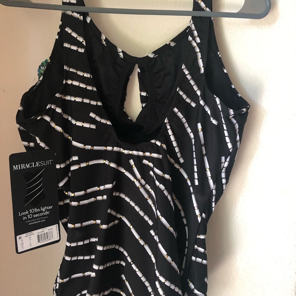 MiracleSuit (2019 edition) size 16